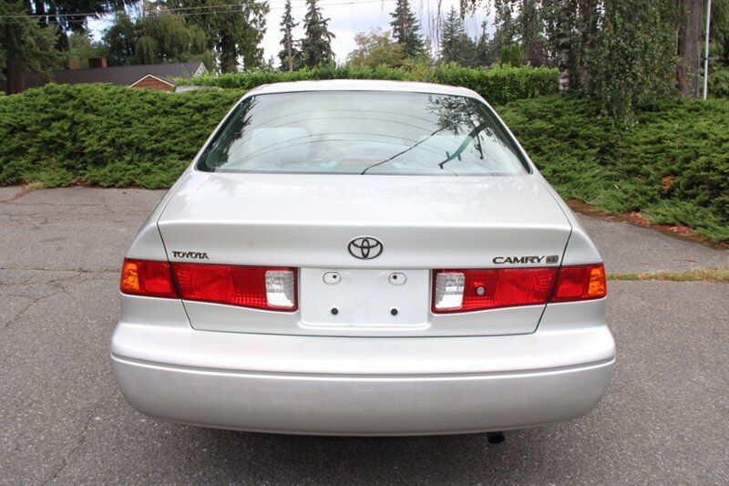 Used 2000 Toyota Camry LE w/ Value Pkg 3 FWD image 11