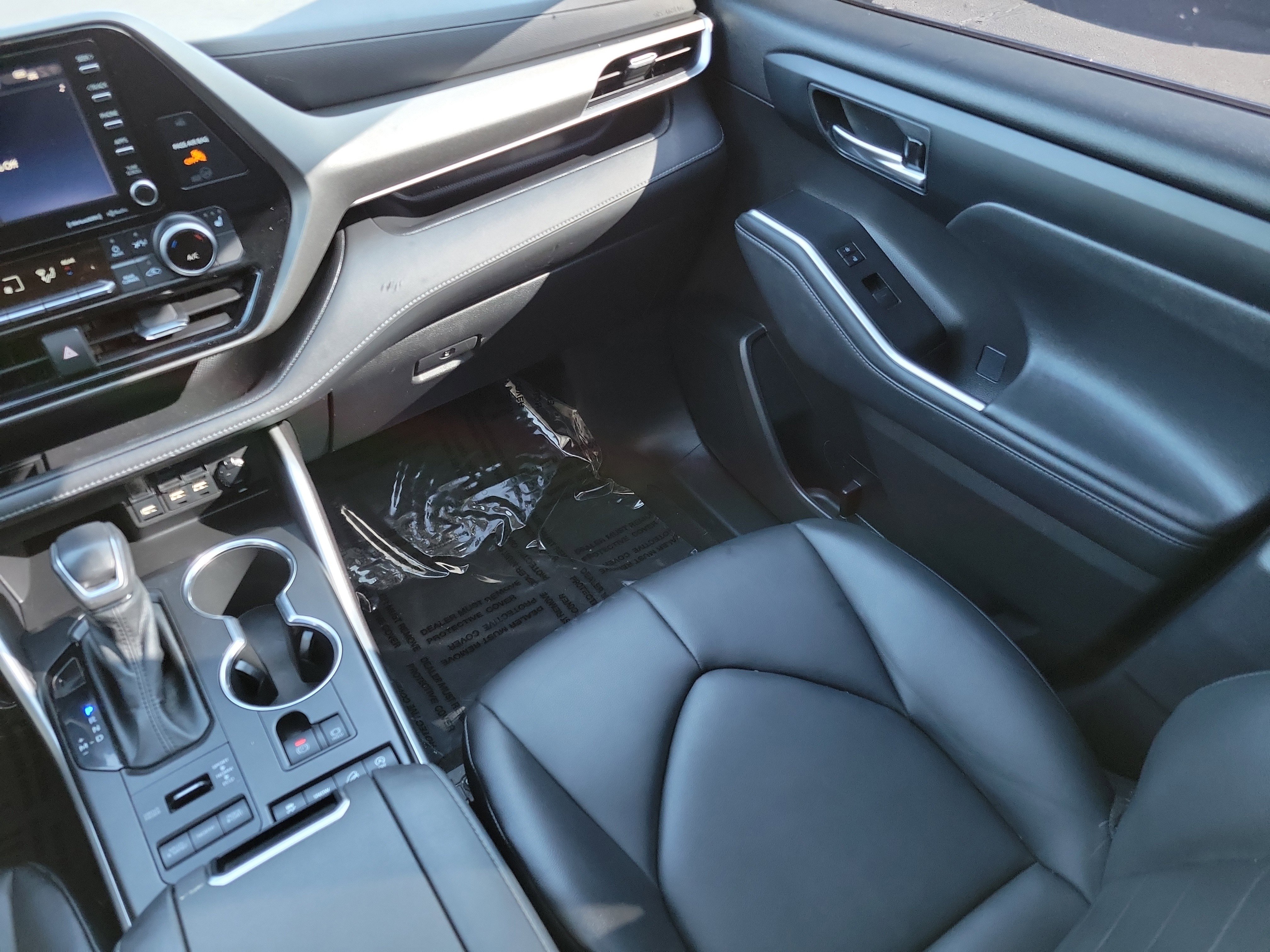 Used 2021 Toyota Highlander XLE image 18