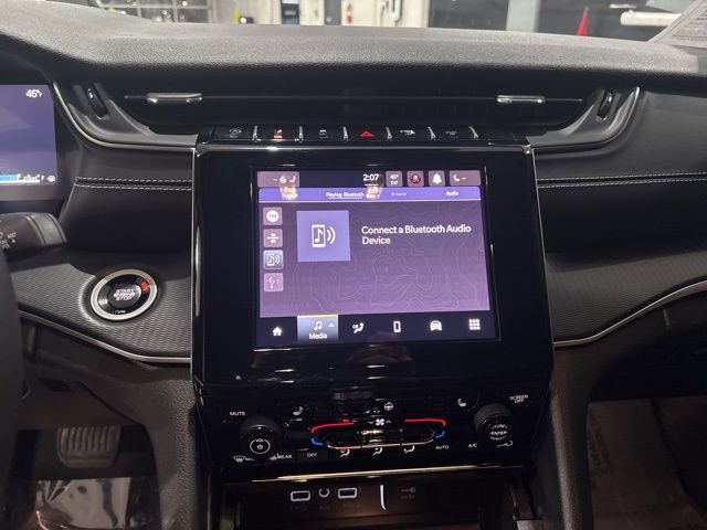 Used 2024 Jeep Grand Cherokee Altitude AWD/4WD image 24