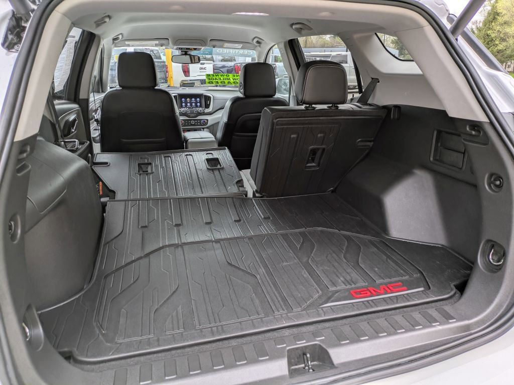 Certified 2022 GMC Terrain SLT w/ LPO, Floor Liner Package AWD/4WD image 33