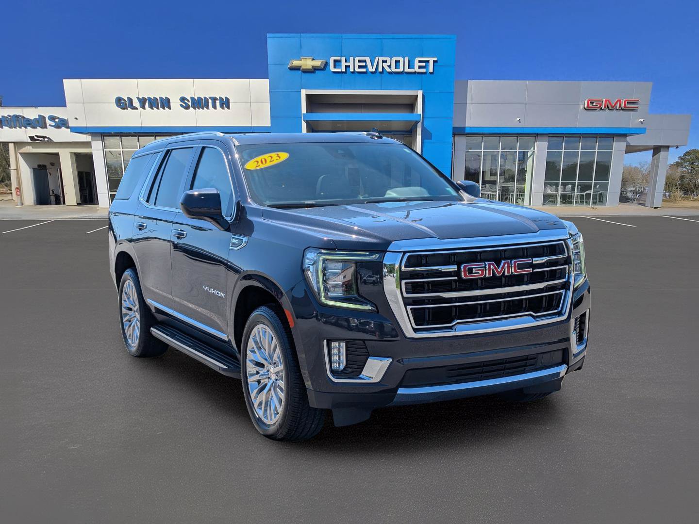 Used 2023 GMC Yukon SLT RWD image 3