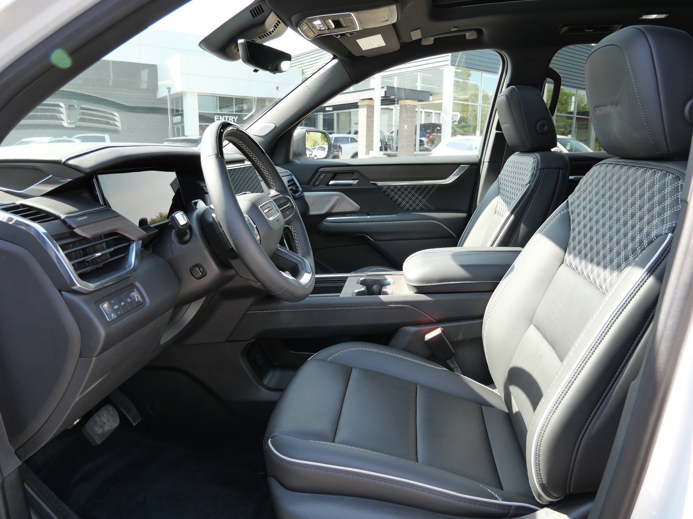 Used 2024 GMC Acadia Denali w/ Super Cruise Package image 12