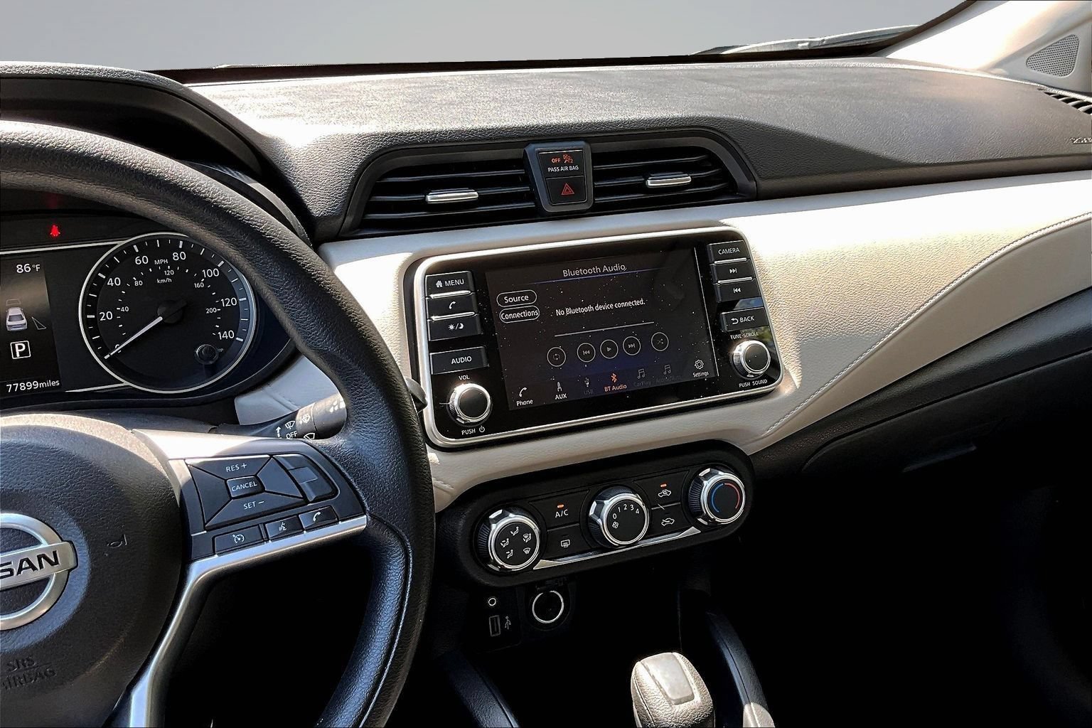 Used 2022 Nissan Versa SV FWD image 9