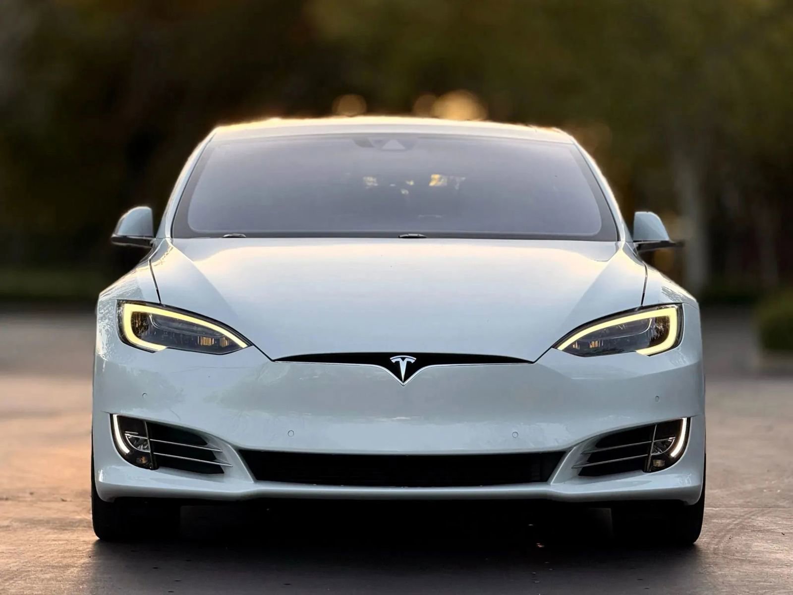 Used 2016 Tesla Model S 90D image 3