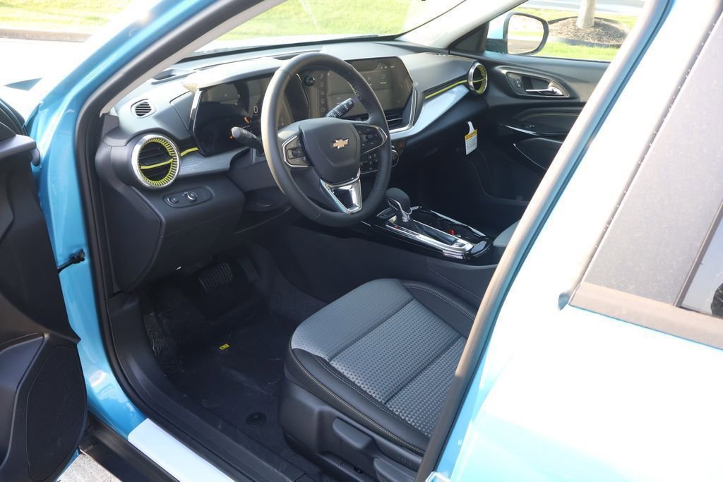 New 2026 Chevrolet Trax LT w/ LT Convenience Package FWD image 13