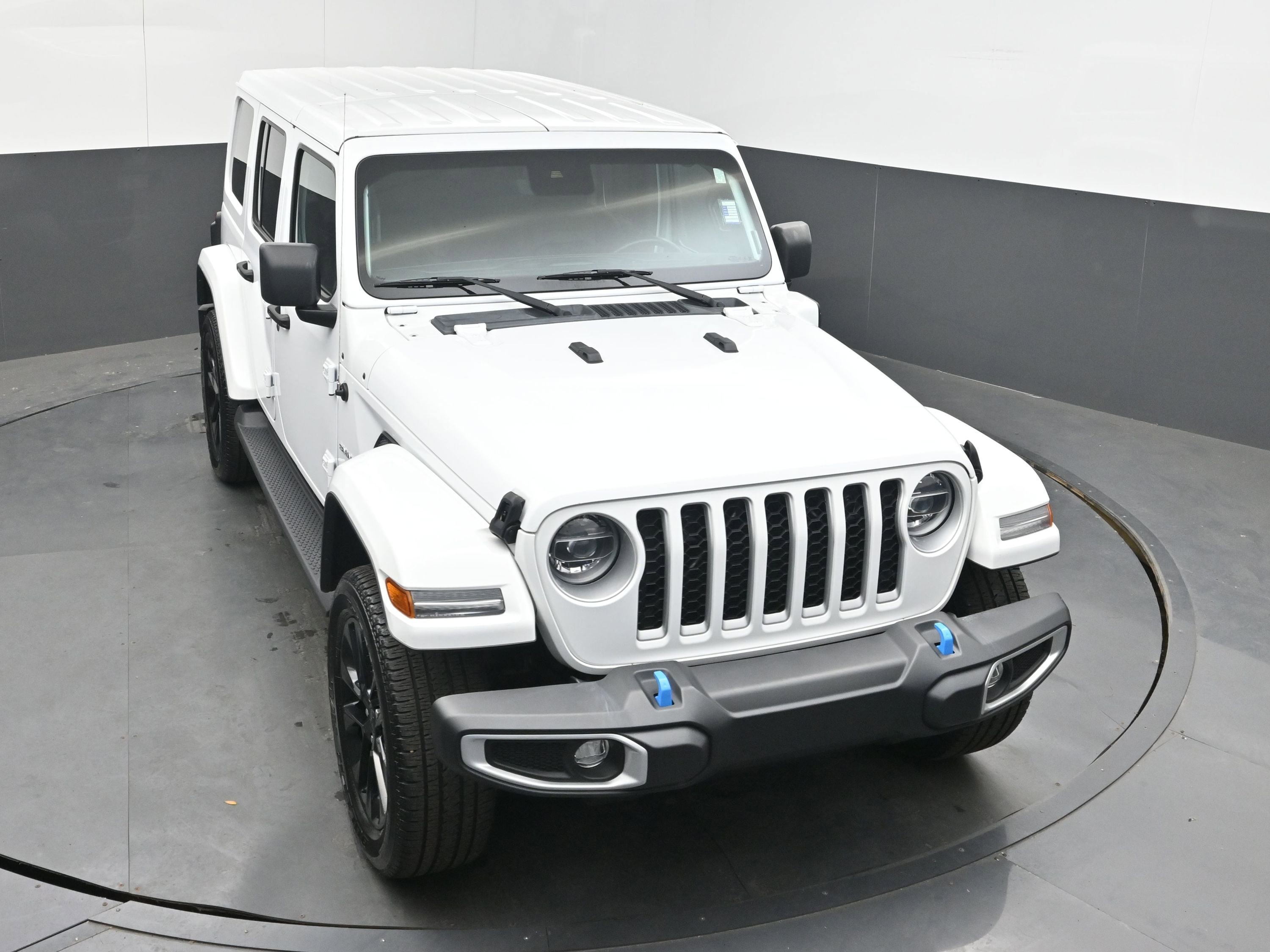 Used 2022 Jeep Wrangler Unlimited Sahara w/ Cold Weather Group AWD/4WD image 34