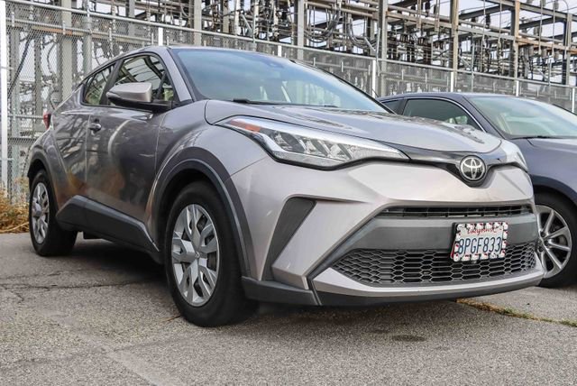 Used 2020 Toyota C-HR LE image 2