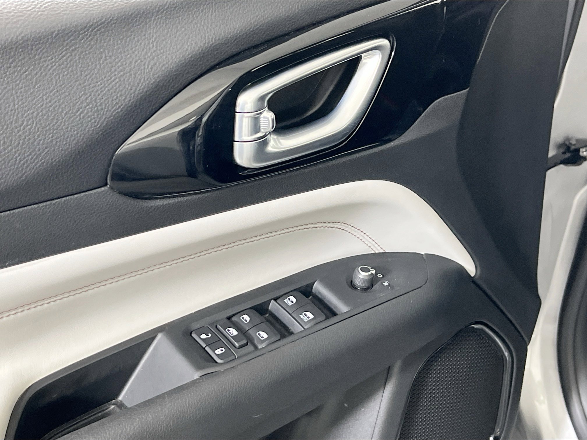 Used 2022 Jeep Compass Limited image 17