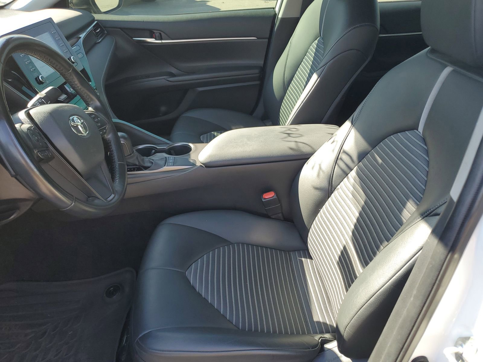 Used 2022 Toyota Camry SE w/ Convenience Package FWD image 17