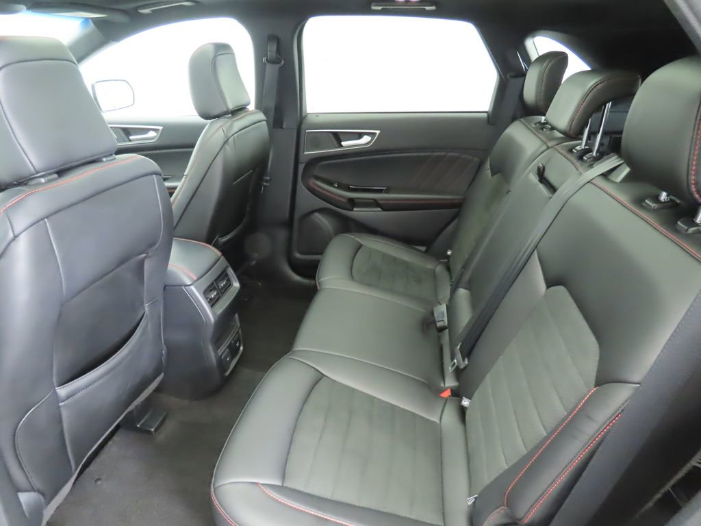 Used 2020 Ford Edge ST-Line w/ Cold Weather Package image 22