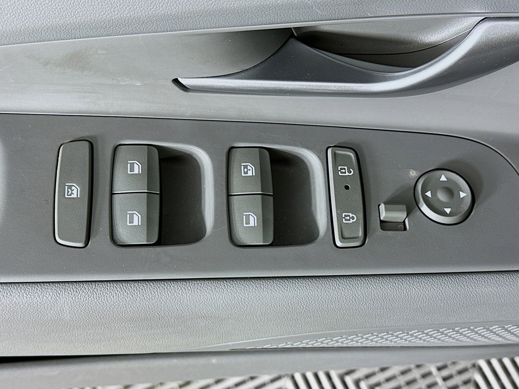 Used 2025 Hyundai Elantra SEL image 15