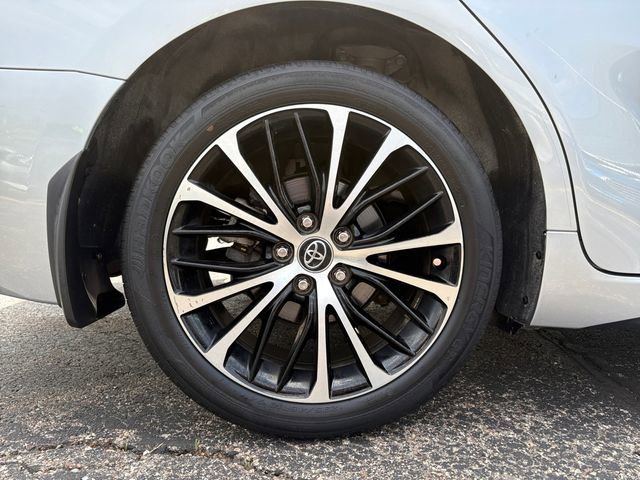 Used 2020 Toyota Camry SE w/ Convenience Package FWD image 19