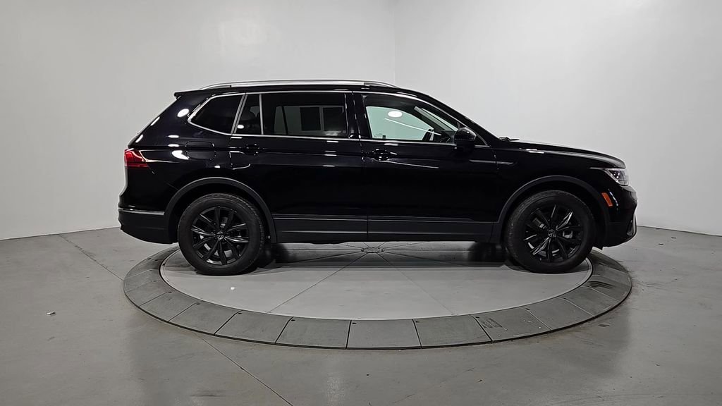 Certified 2024 Volkswagen Tiguan SE w/ Panoramic Sunroof Package image 8