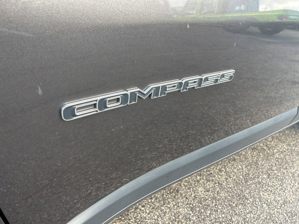 Used 2019 Jeep Compass Latitude FWD image 18