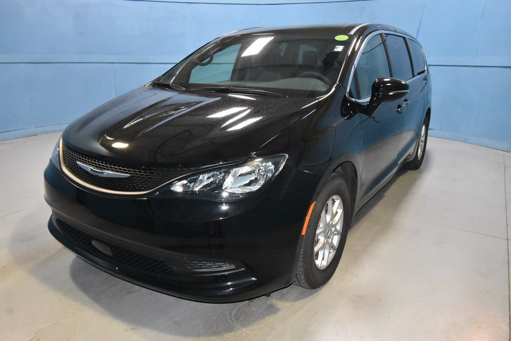 Used 2025 Chrysler Voyager LX FWD image 23