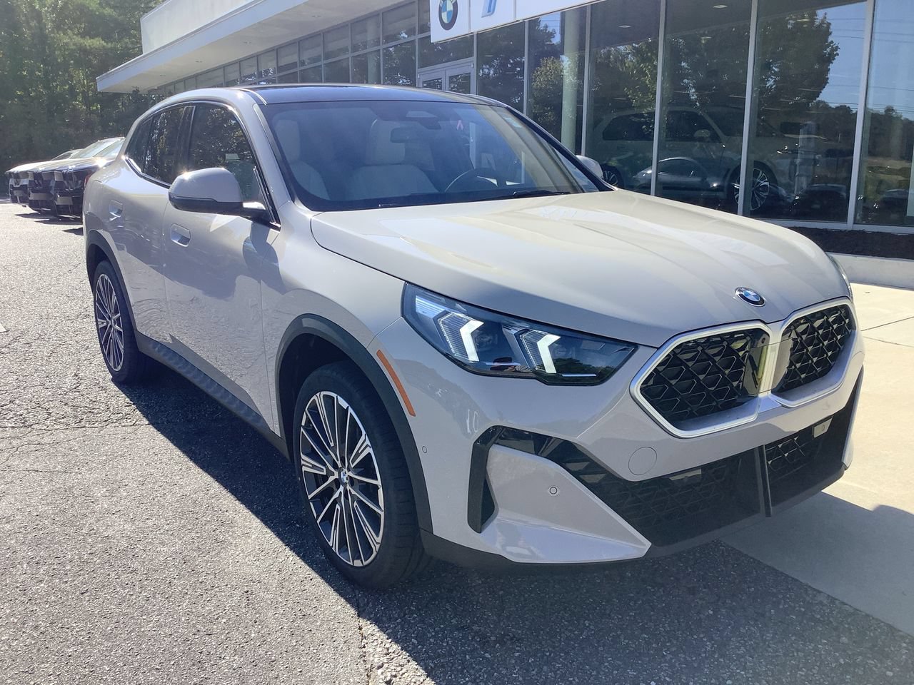 New 2027 BMW X2 xDrive28i w/ Technology Package AWD/4WD image 2