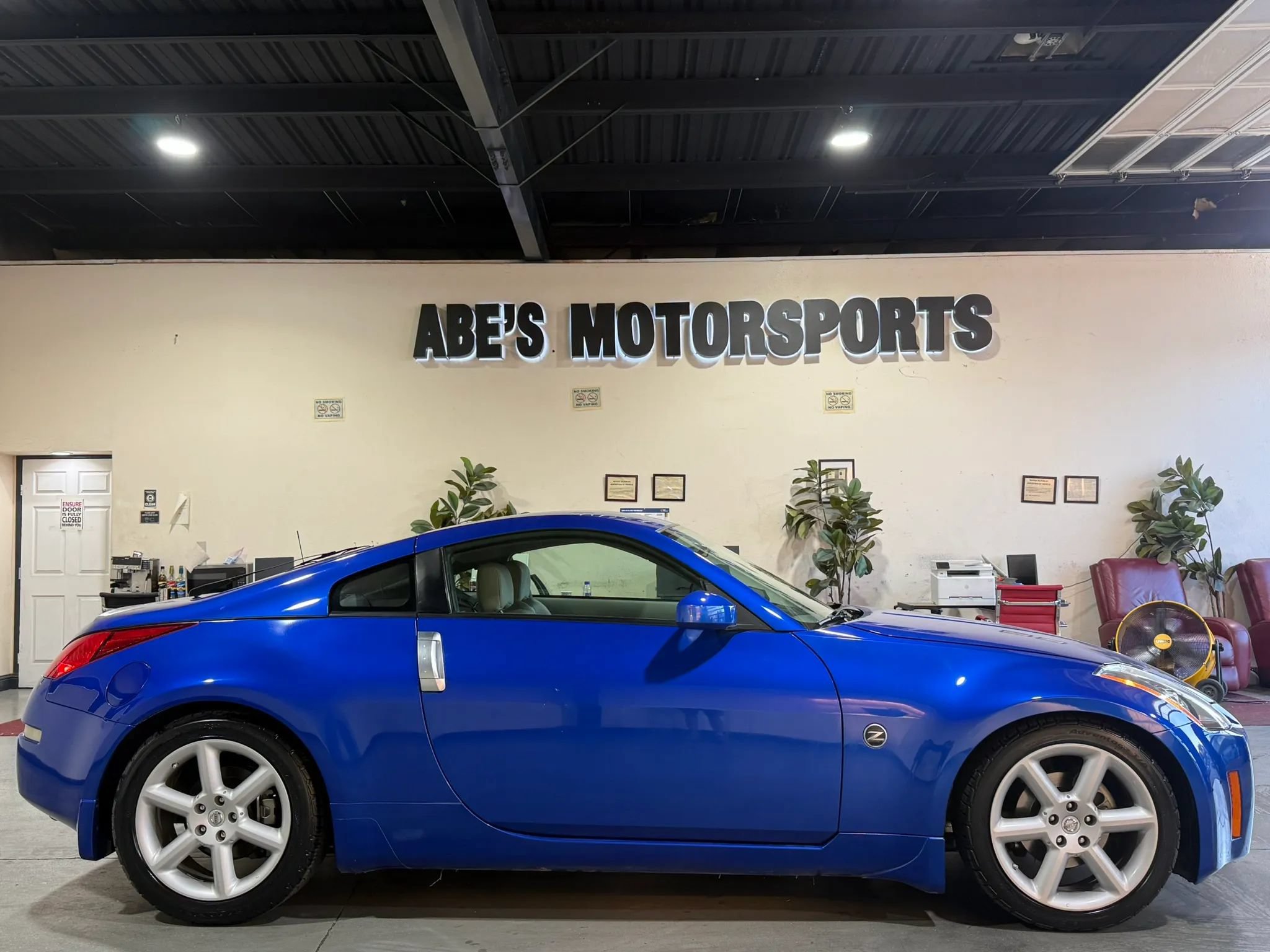 Used 2004 Nissan 350Z Touring w/ Cargo Convenience Pkg RWD image 3
