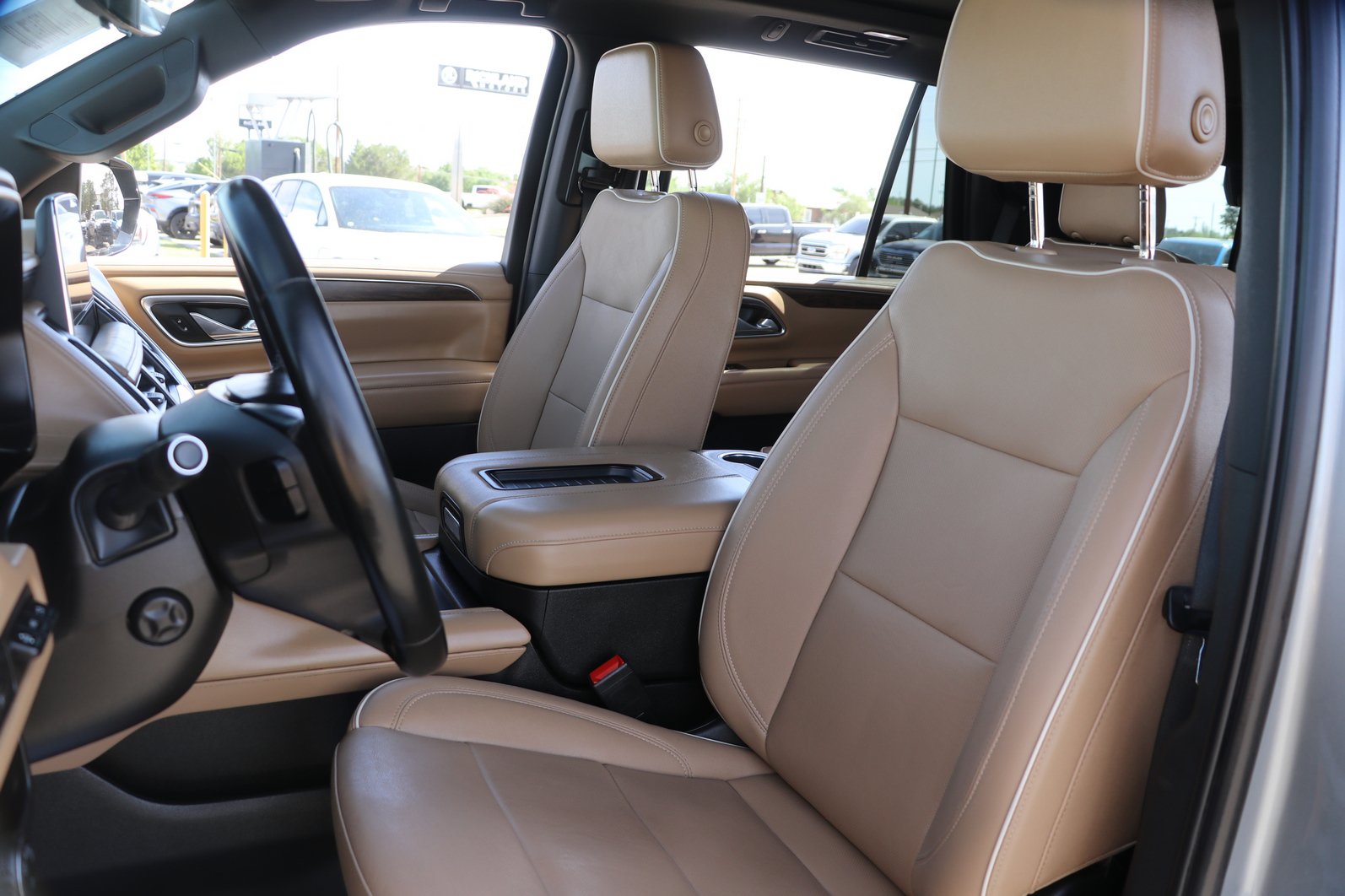 Used 2023 Chevrolet Tahoe Premier w/ Premium Package 2 AWD/4WD image 14