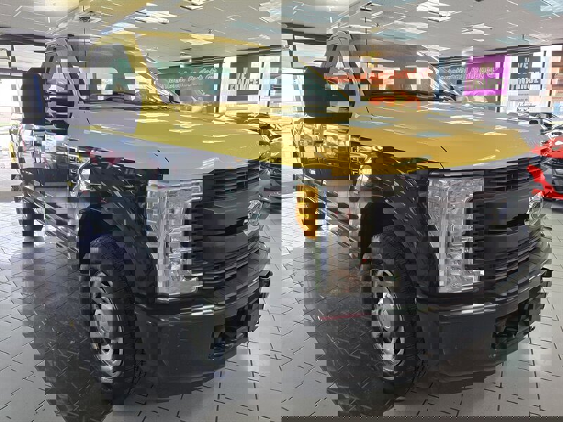 Used 2017 Ford F350 XL image 3