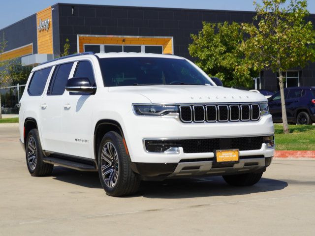 Used 2024 Jeep Wagoneer L Series II w/ Flexible Seating Group AWD/4WD image 8