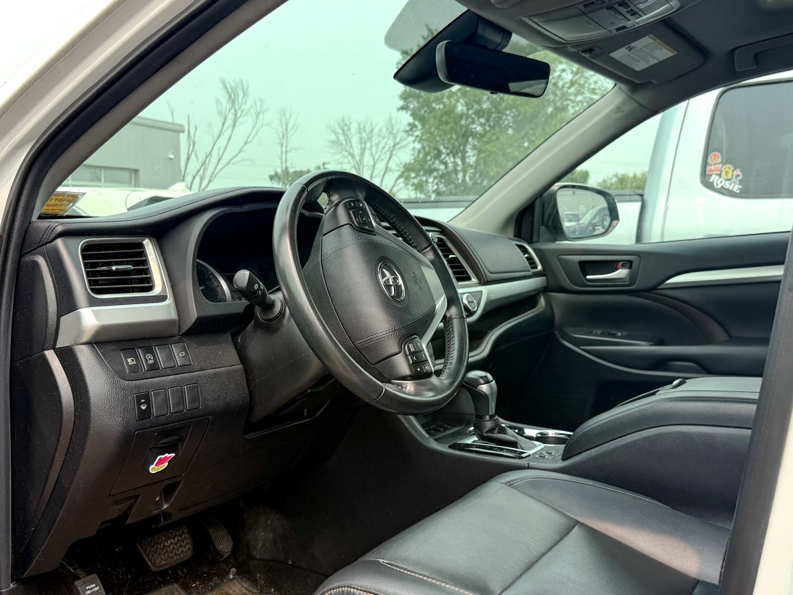 Used 2019 Toyota Highlander XLE AWD/4WD image 7