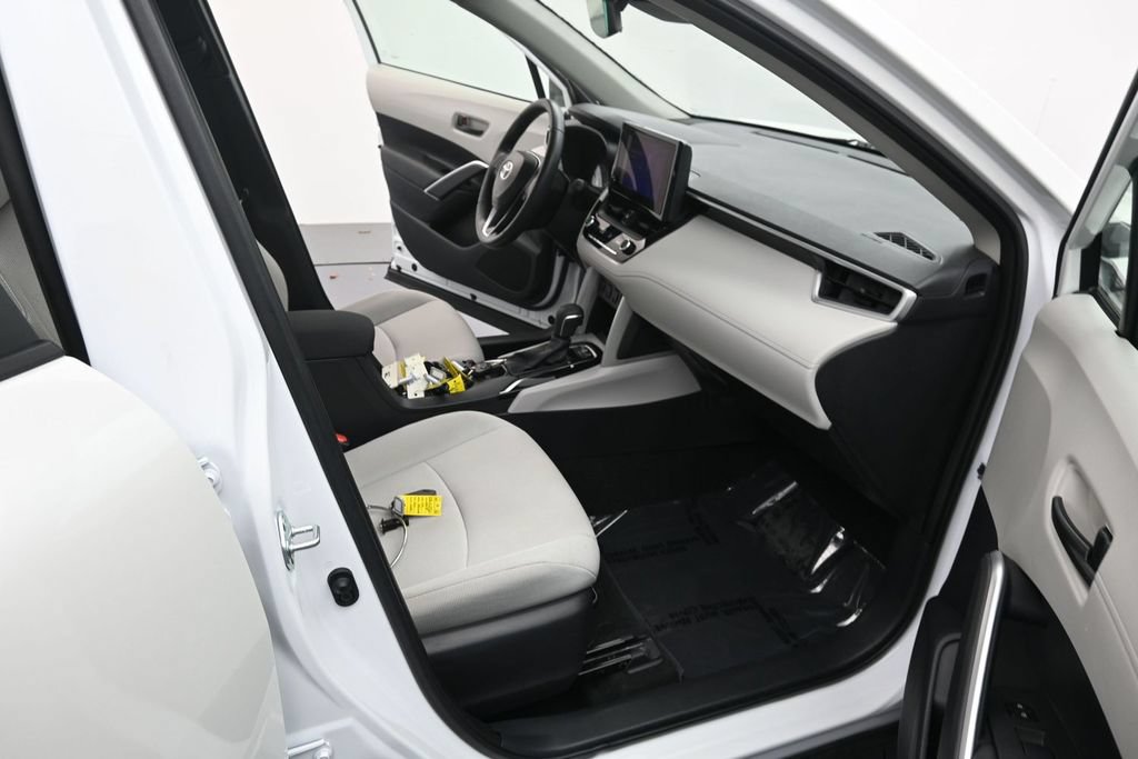 Used 2024 Toyota Corolla Cross LE FWD image 16