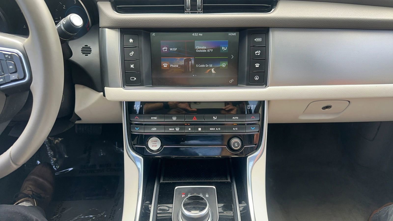 Used 2017 Jaguar XF Premium RWD image 17