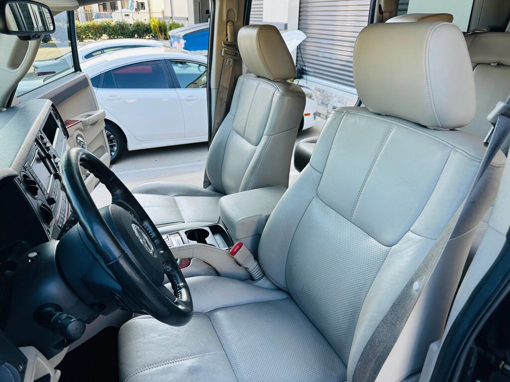 Used 2006 Jeep Commander Limited w/ Trailer Tow Group IV image 16