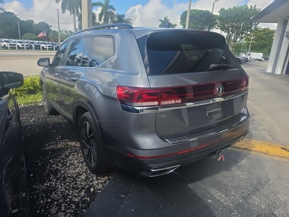 Certified 2024 Volkswagen Atlas SE w/ Panoramic Sunroof Package FWD image 3