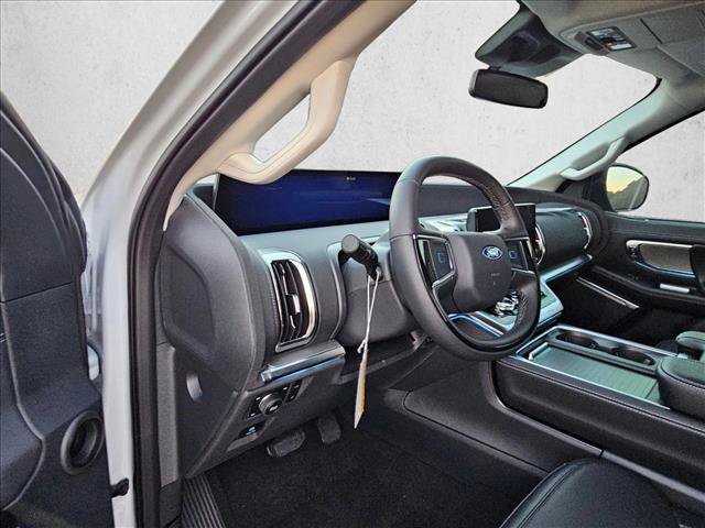 New 2025 Ford Expedition Platinum w/ Driver's Package image 4