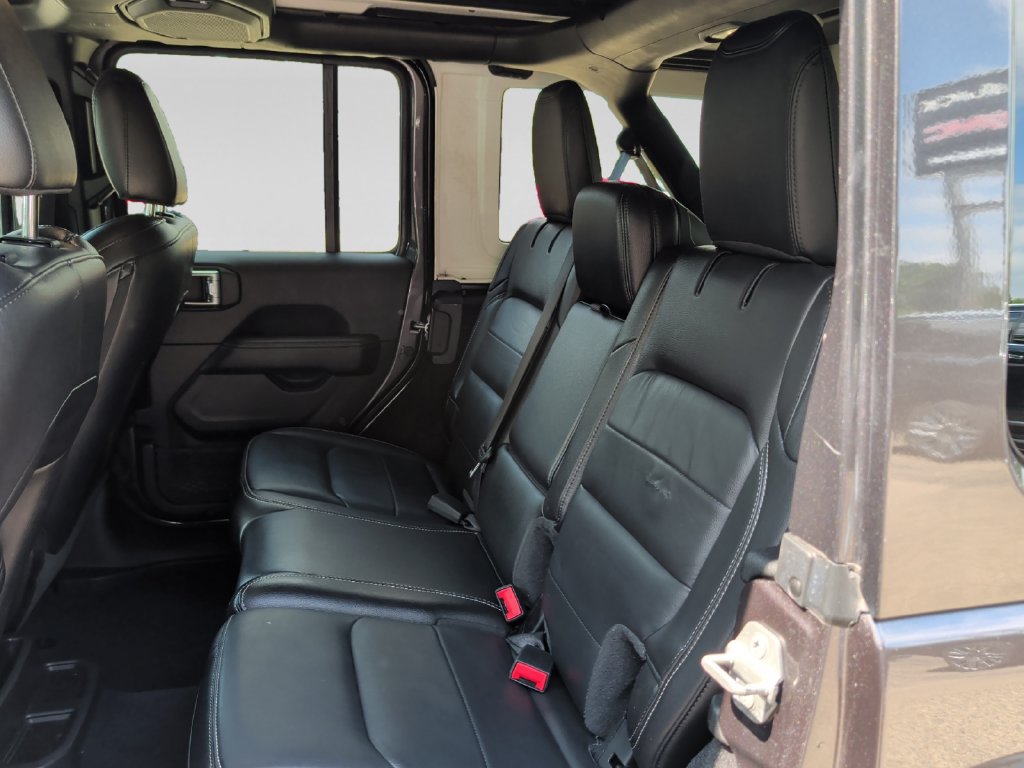 Used 2021 Jeep Wrangler Unlimited Sahara AWD/4WD image 31