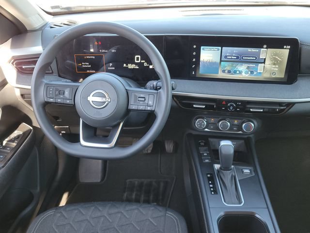 Used 2025 Nissan Kicks SV AWD/4WD image 9