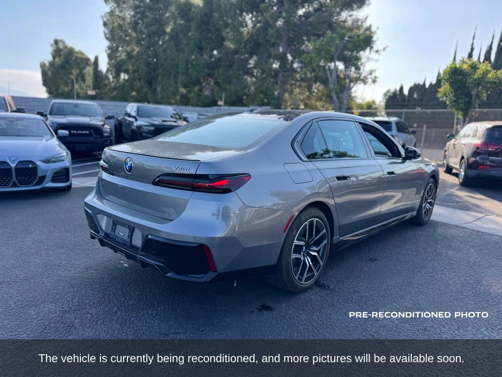Used 2023 BMW 740i w/ Luxury Rear Seating Package RWD image 4