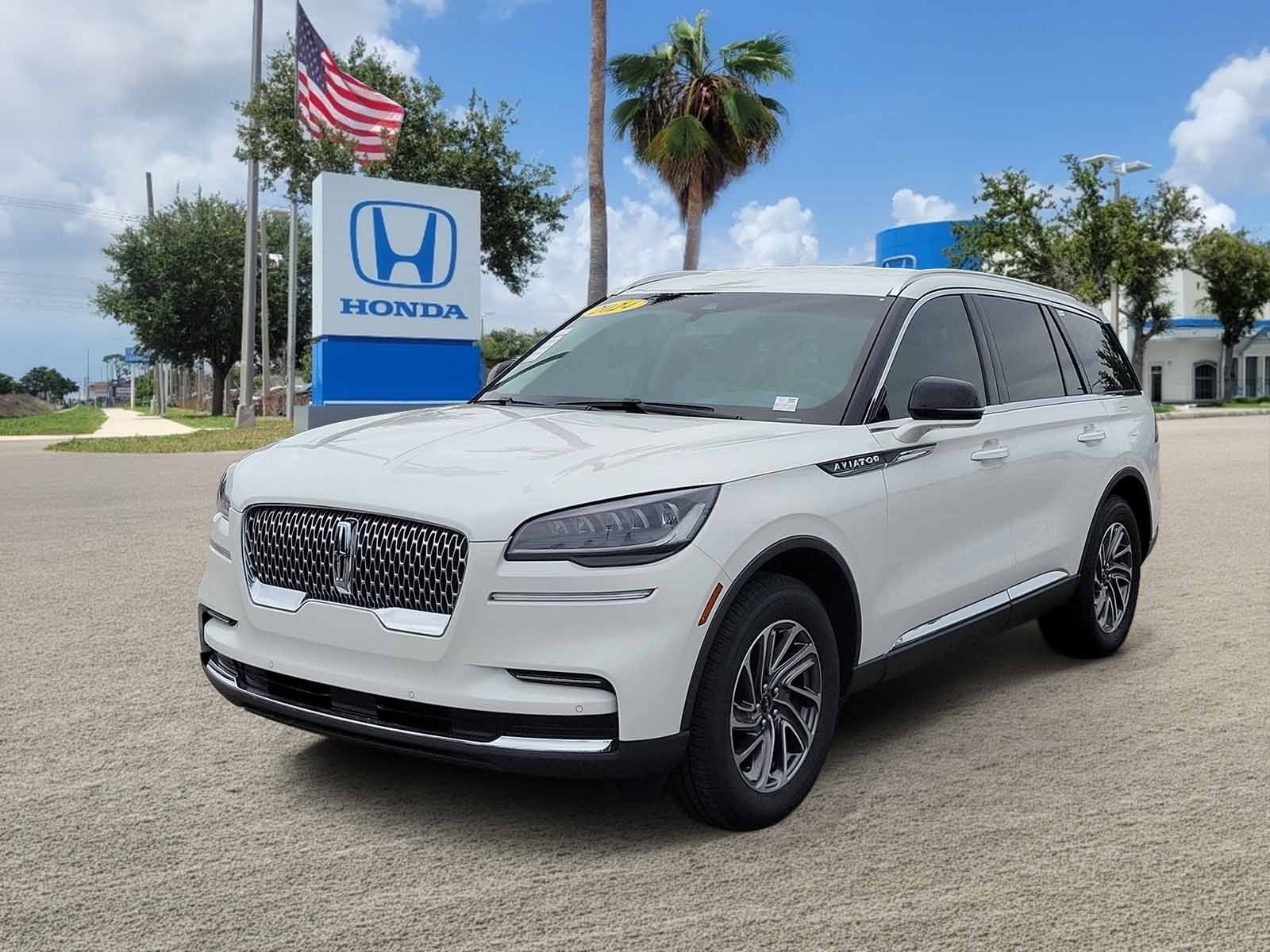 Used 2023 Lincoln Aviator AWD w/ Class IV Trailer Tow Package image 4