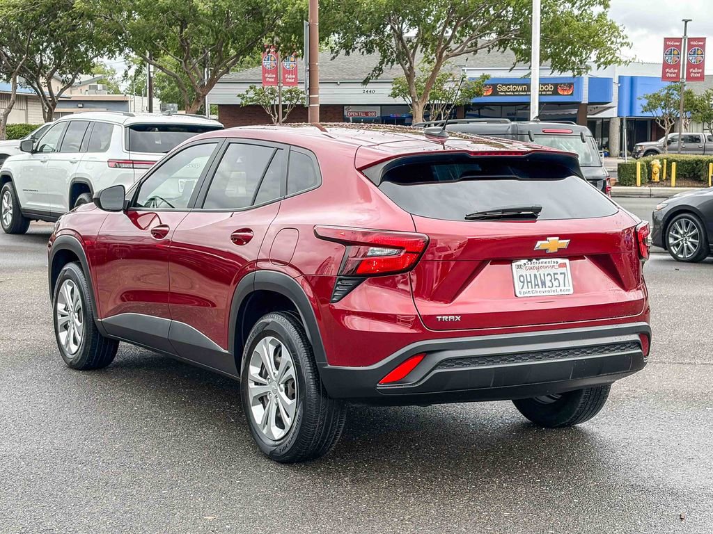 Used 2024 Chevrolet Trax LS image 2