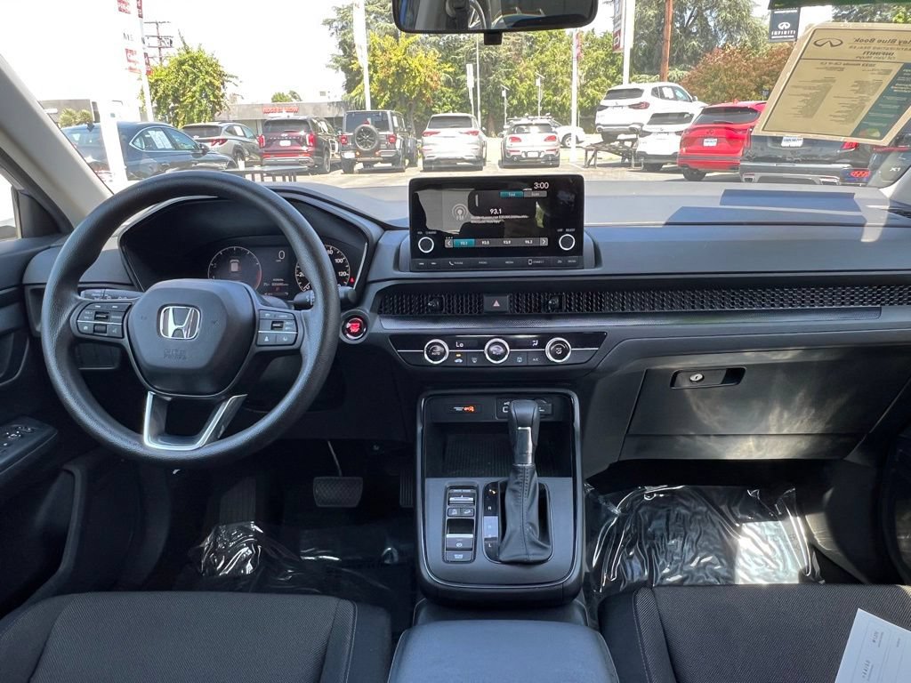 Used 2023 Honda CR-V LX image 17