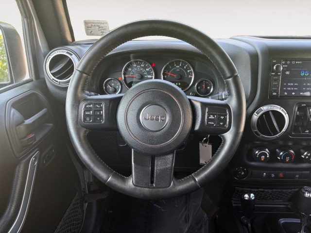 Used 2016 Jeep Wrangler Unlimited Sahara w/ Connectivity Group AWD/4WD image 12