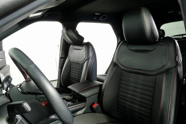Used 2025 Ford Explorer ST-Line w/ Premium Package RWD image 4