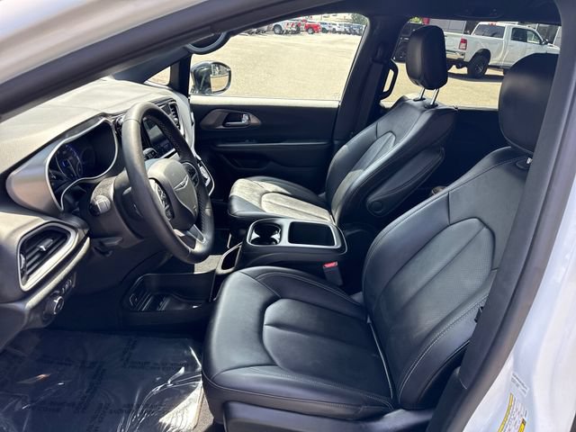 Used 2025 Chrysler Pacifica Select FWD image 15