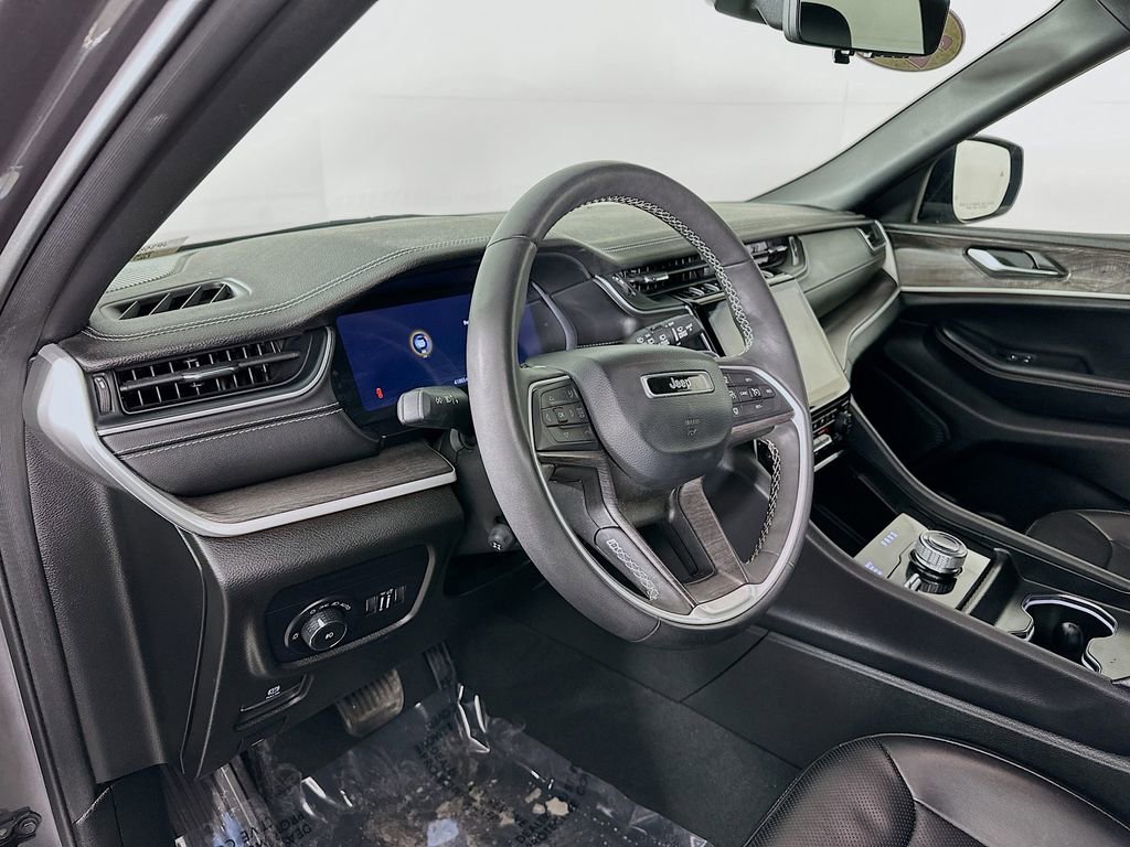 Certified 2024 Jeep Grand Cherokee L Limited w/ Luxury Tech Group II image 17