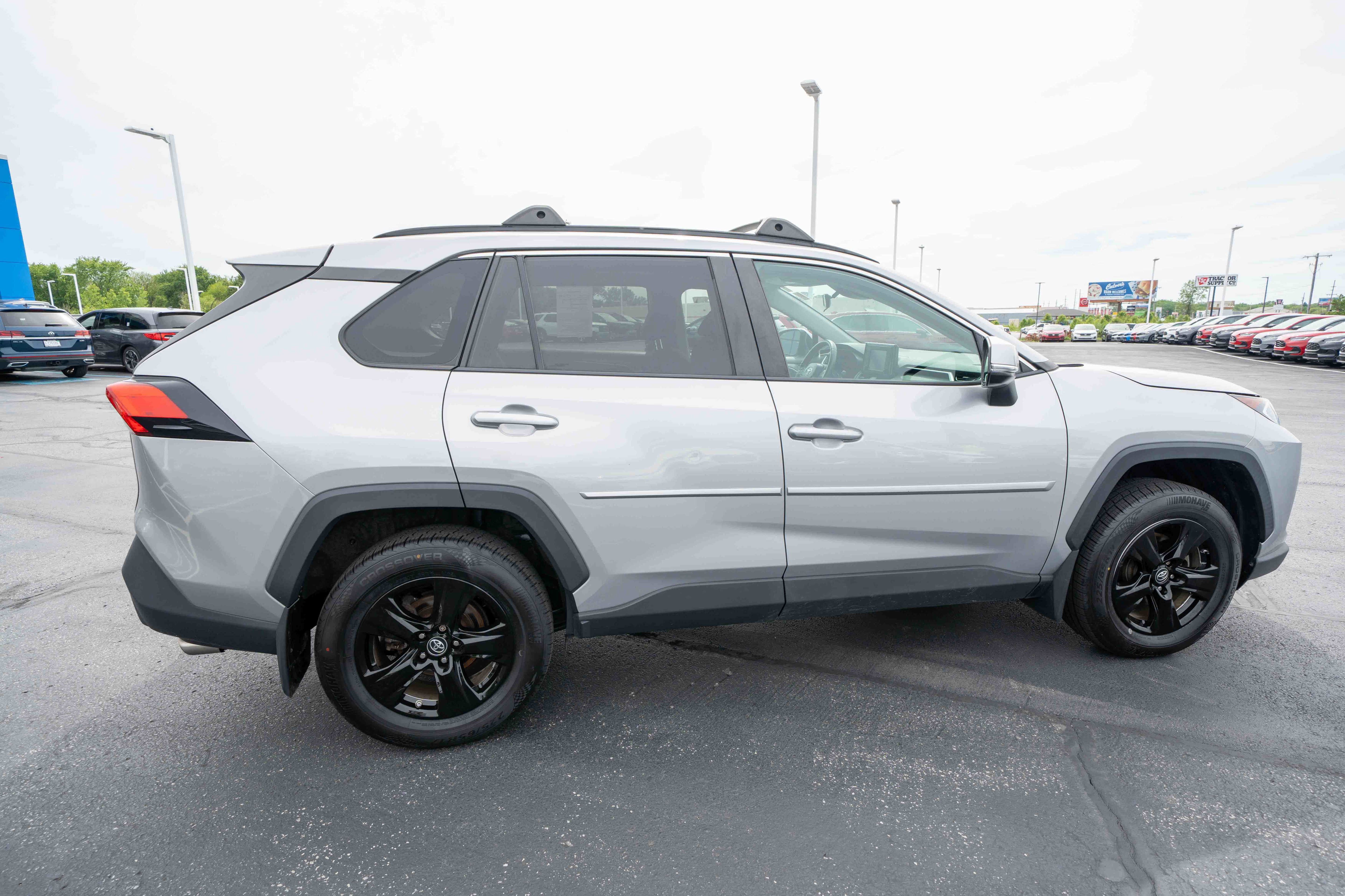 Used 2019 Toyota RAV4 XLE w/ Convenience Package AWD/4WD image 6