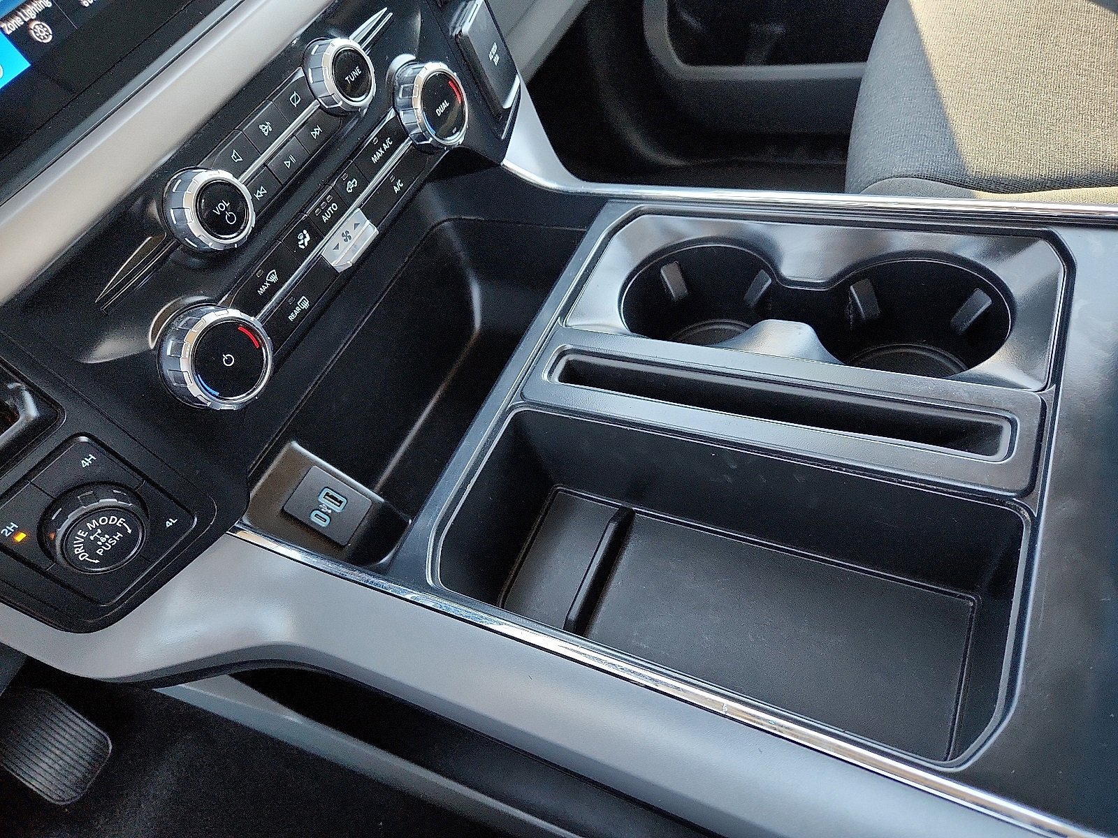 Used 2024 Ford F150 XLT w/ Mobile Office Package image 25