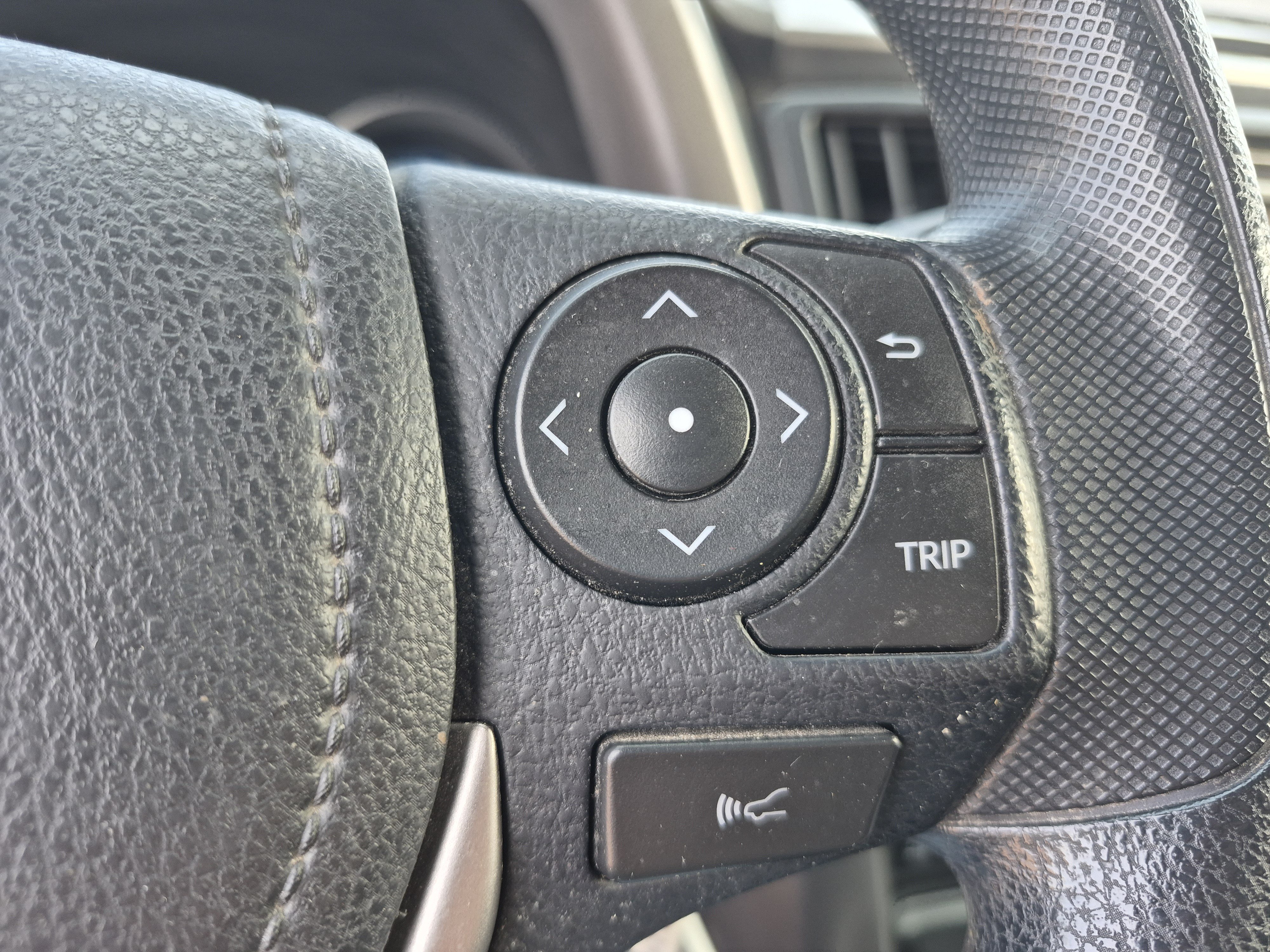 Used 2018 Toyota RAV4 LE w/ Carpet Mat Package AWD/4WD image 26