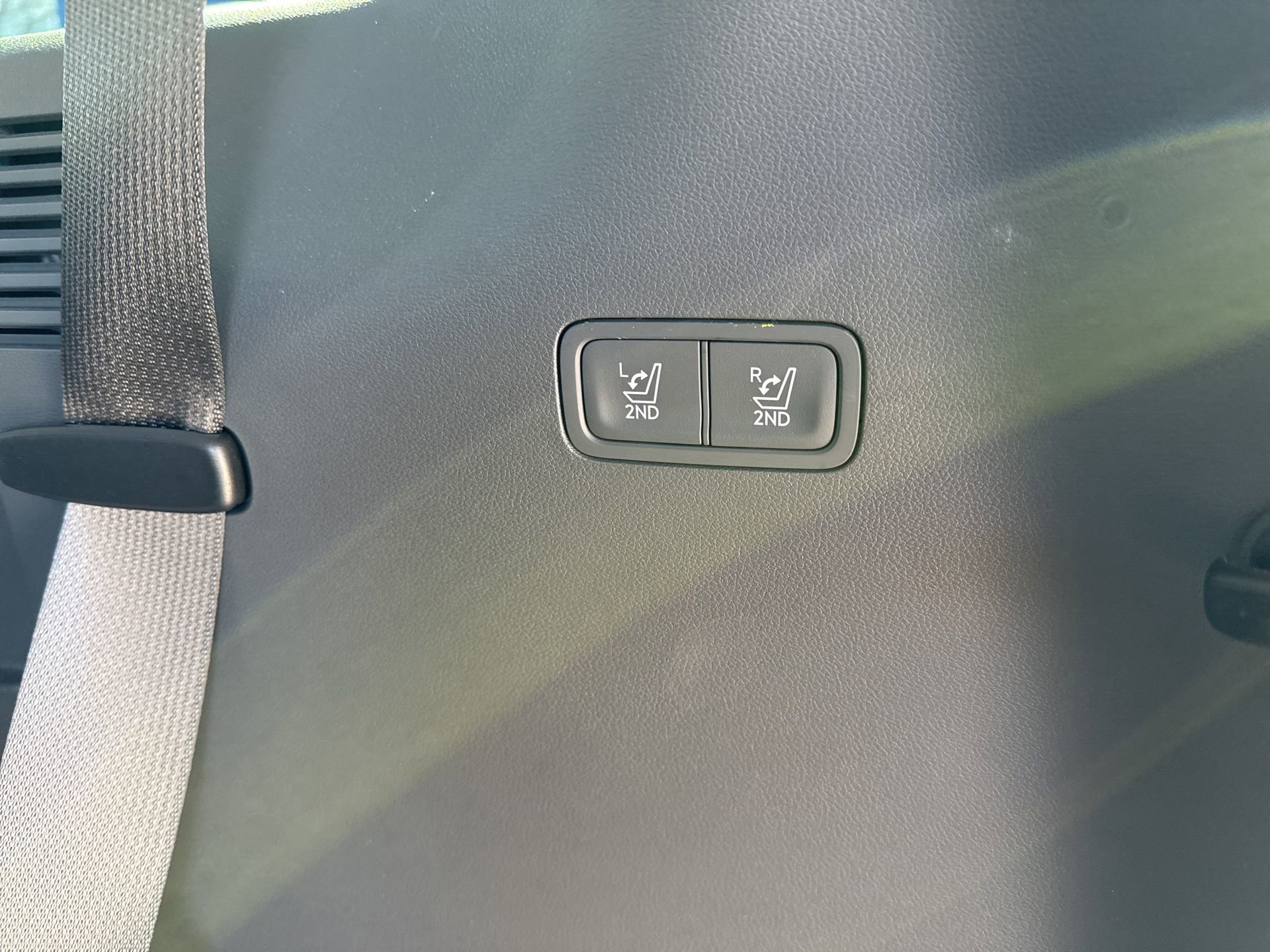 Used 2025 Hyundai Santa Fe Calligraphy image 9