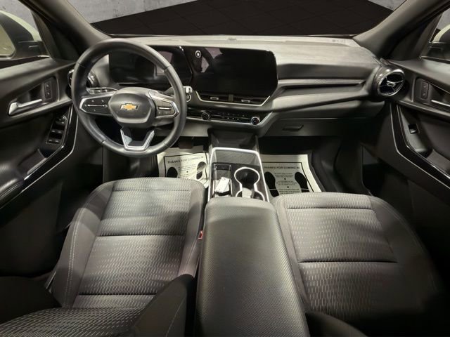 Used 2025 Chevrolet Equinox LT image 2