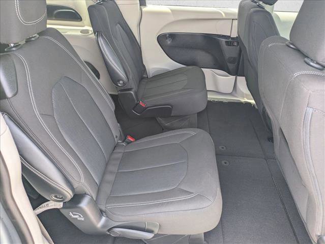 Used 2022 Chrysler Voyager LX FWD image 19
