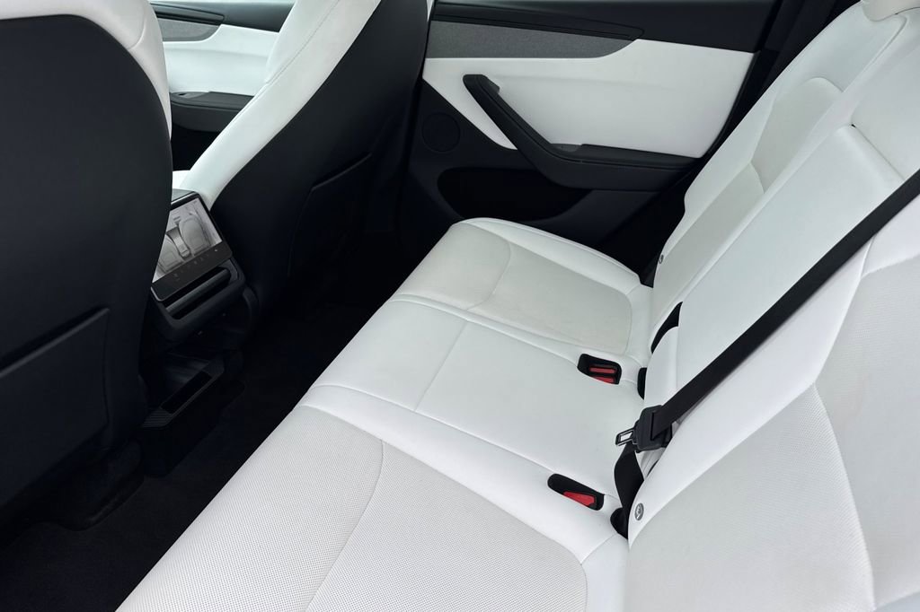 Used 2026 Tesla Model Y 2WD image 13