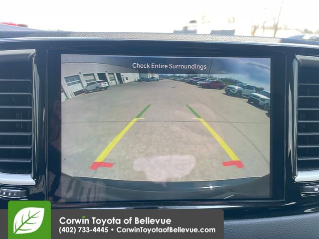 Used 2023 Chrysler Pacifica Touring-L image 13