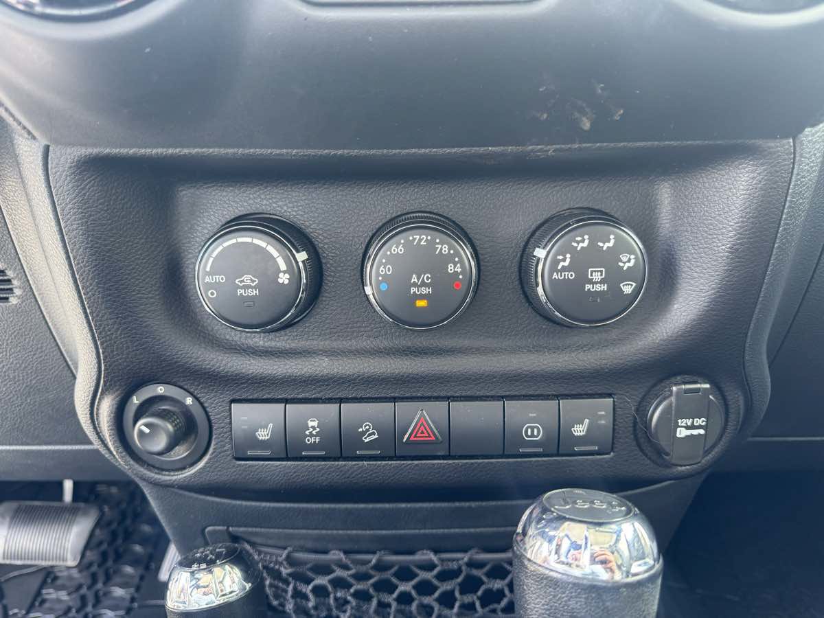 Used 2012 Jeep Wrangler Unlimited Sahara AWD/4WD image 25