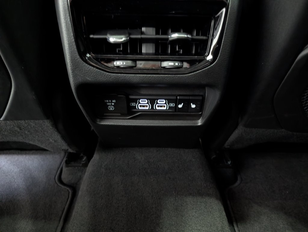 Used 2023 Jeep Grand Cherokee 4WD 4xe w/ Luxury Tech Group II image 11